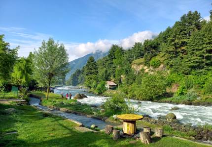 Amritsar to Srinagar, Gulmarg, Pahalgam & Sonmarg Tour