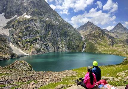 Pathankot to Kashmir Scenic Lakes Trip