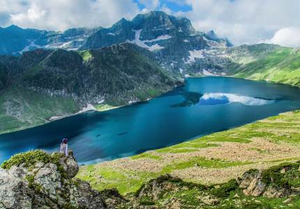 Pathankot to Kashmir Scenic Lakes Trip