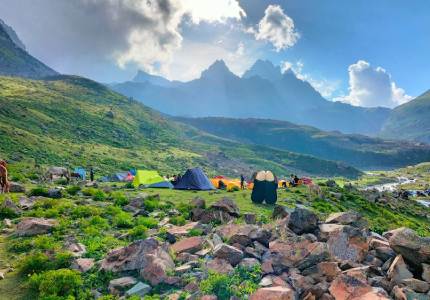 Pathankot to Kashmir Scenic Lakes Trip