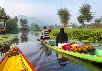 Pathankot to Kashmir Scenic Lakes Trip